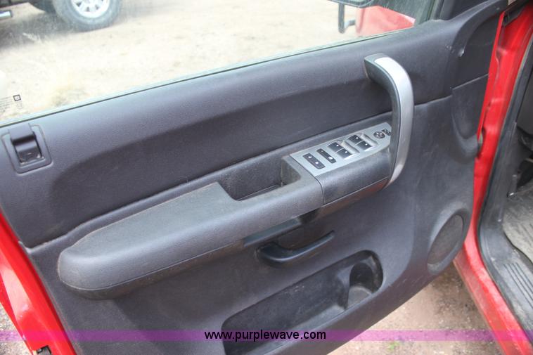 image for item I7423 2007 Chevrolet Silverado 1500 Z71 Crew Cab pickup truck