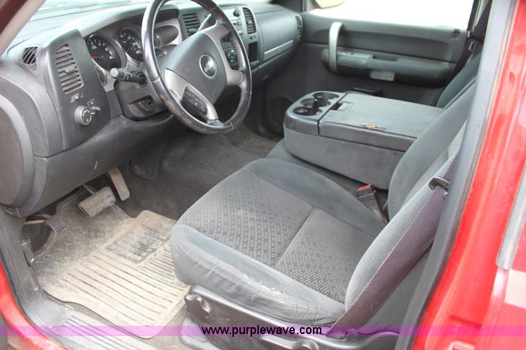 image for item I7423 2007 Chevrolet Silverado 1500 Z71 Crew Cab pickup truck