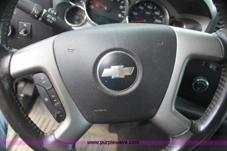 image for item I7423 2007 Chevrolet Silverado 1500 Z71 Crew Cab pickup truck