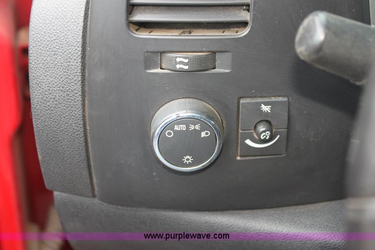 image for item I7423 2007 Chevrolet Silverado 1500 Z71 Crew Cab pickup truck