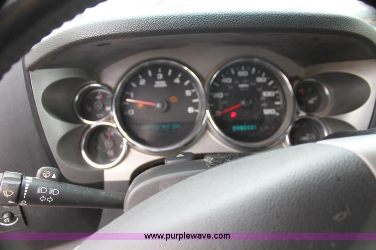 image for item I7423 2007 Chevrolet Silverado 1500 Z71 Crew Cab pickup truck