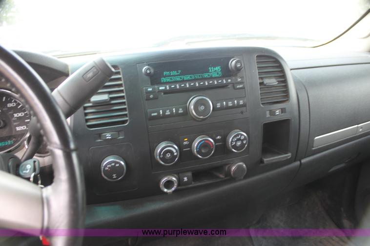 image for item I7423 2007 Chevrolet Silverado 1500 Z71 Crew Cab pickup truck