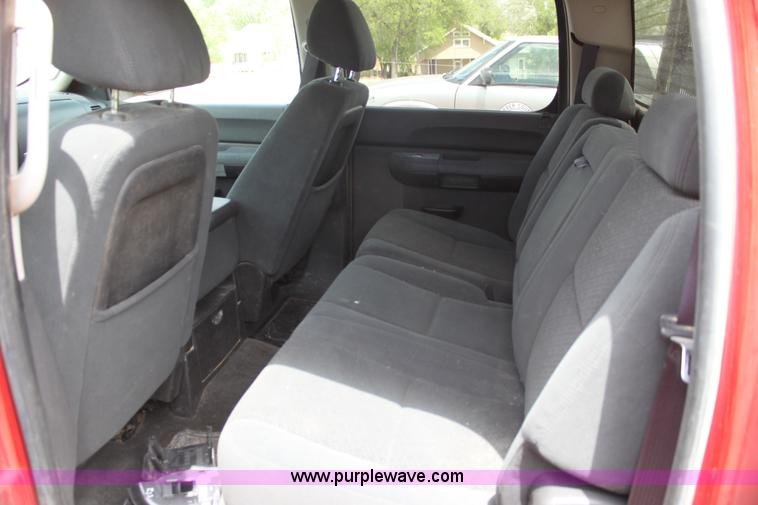 image for item I7423 2007 Chevrolet Silverado 1500 Z71 Crew Cab pickup truck