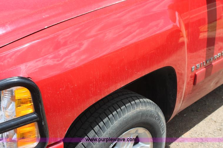 image for item I7423 2007 Chevrolet Silverado 1500 Z71 Crew Cab pickup truck