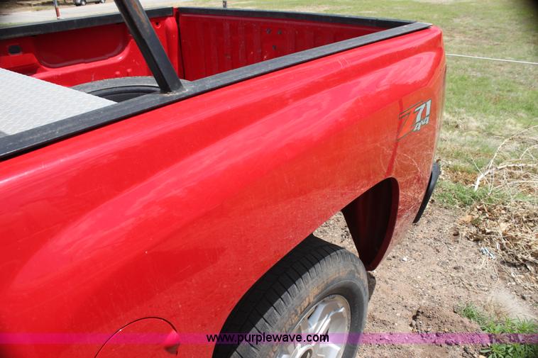 image for item I7423 2007 Chevrolet Silverado 1500 Z71 Crew Cab pickup truck