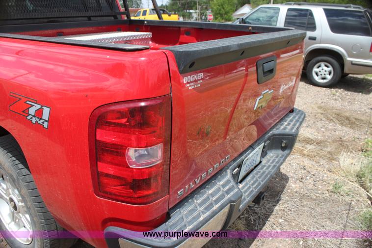 image for item I7423 2007 Chevrolet Silverado 1500 Z71 Crew Cab pickup truck
