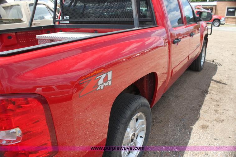 image for item I7423 2007 Chevrolet Silverado 1500 Z71 Crew Cab pickup truck