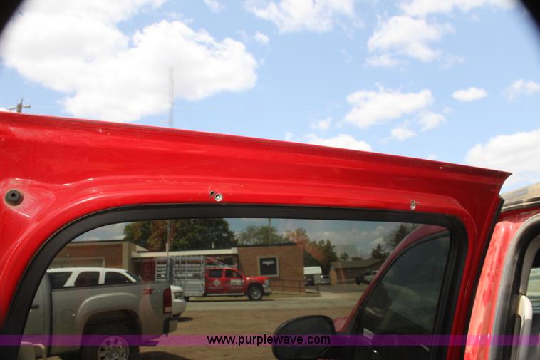 image for item I7423 2007 Chevrolet Silverado 1500 Z71 Crew Cab pickup truck