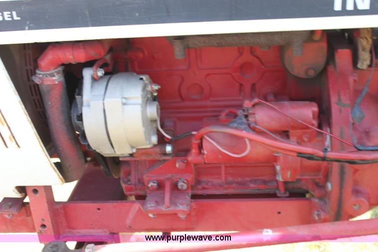 image for item I7461 1981 International 284 tractor