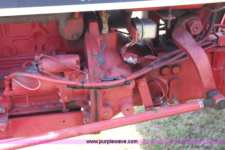 image for item I7461 1981 International 284 tractor