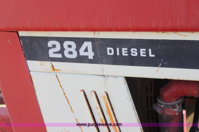 image for item I7461 1981 International 284 tractor