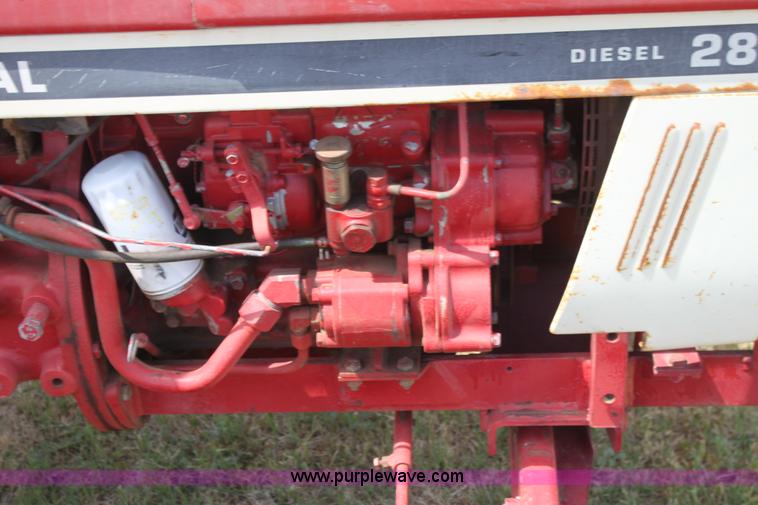 image for item I7461 1981 International 284 tractor