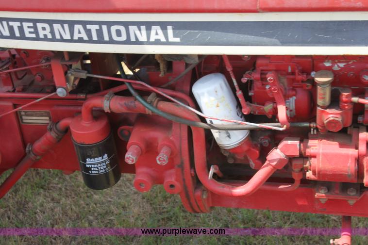 image for item I7461 1981 International 284 tractor