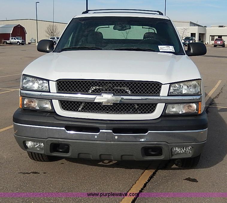 image for item I9358 2003 Chevrolet Avalanche 1500 pickup truck