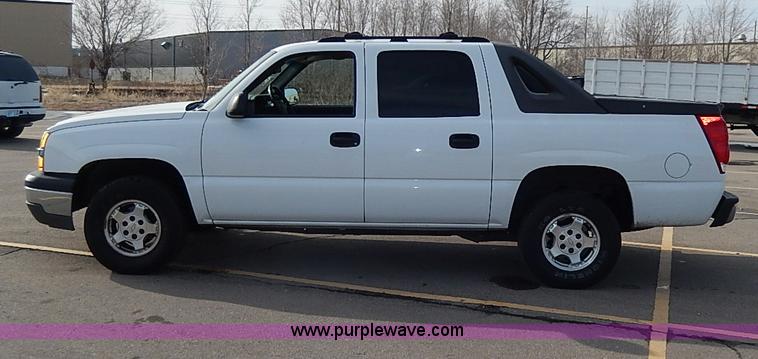 image for item I9358 2003 Chevrolet Avalanche 1500 pickup truck