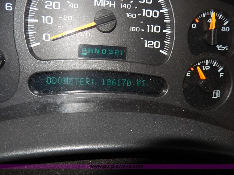 image for item I9358 2003 Chevrolet Avalanche 1500 pickup truck