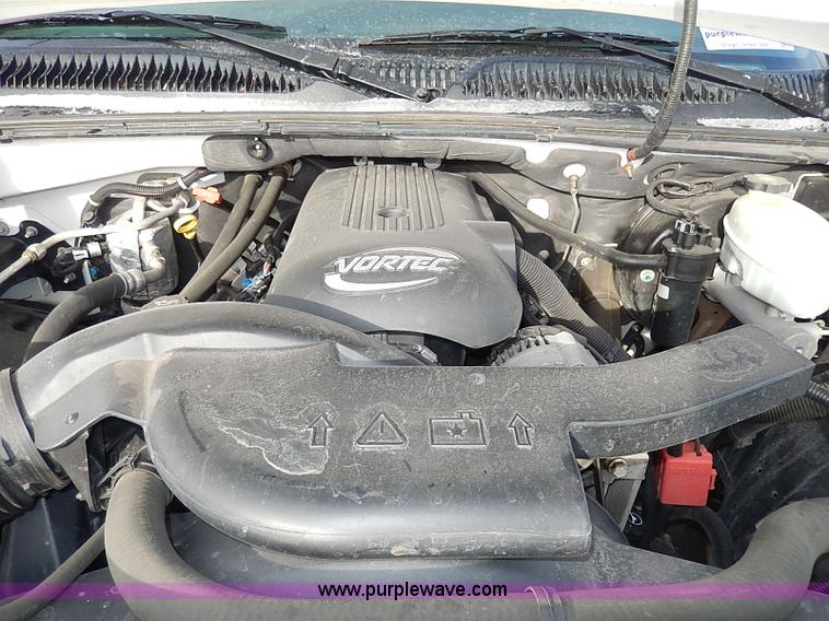 image for item I9358 2003 Chevrolet Avalanche 1500 pickup truck