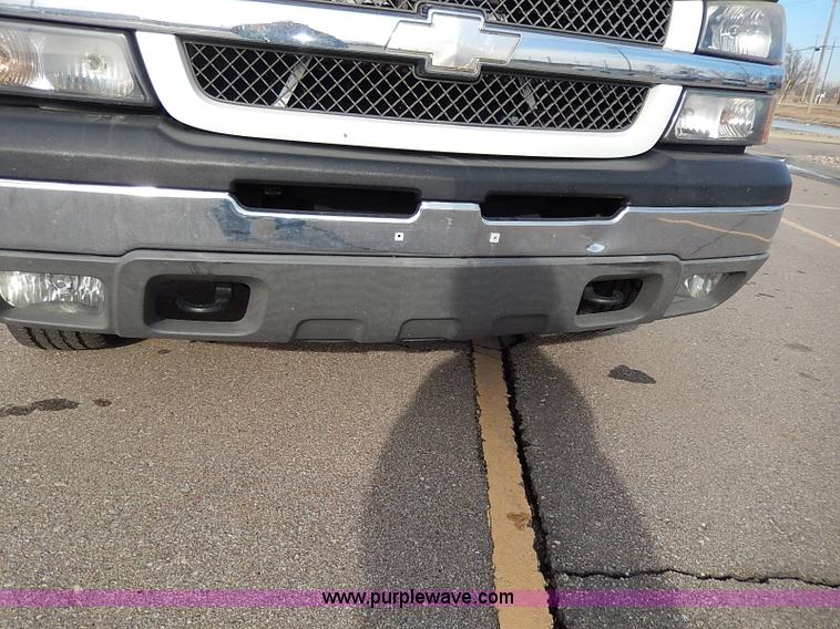 image for item I9358 2003 Chevrolet Avalanche 1500 pickup truck