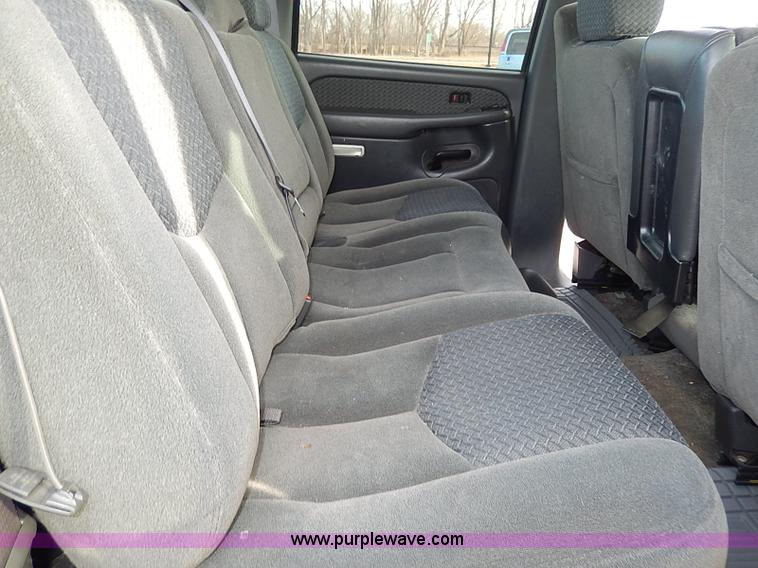 image for item I9358 2003 Chevrolet Avalanche 1500 pickup truck