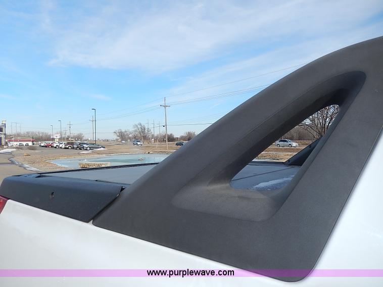 image for item I9358 2003 Chevrolet Avalanche 1500 pickup truck