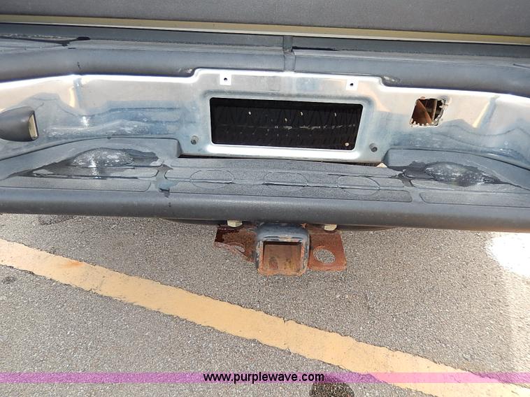 image for item I9358 2003 Chevrolet Avalanche 1500 pickup truck