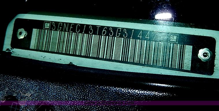 image for item I9358 2003 Chevrolet Avalanche 1500 pickup truck