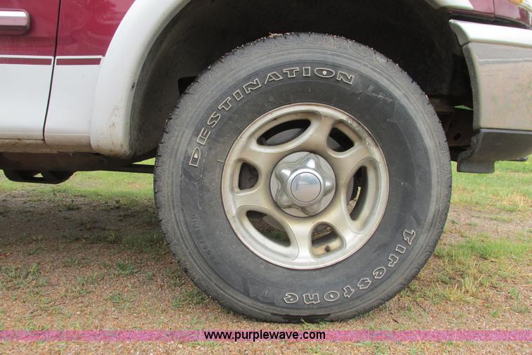 image for item I9648 1997 Ford F150 XLT Lariat SuperCab pickup truck