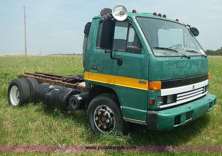 image for item J3220 1990 Isuzu NPR truck cab and chassis