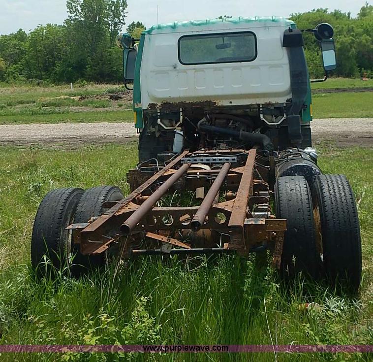 image for item J3220 1990 Isuzu NPR truck cab and chassis