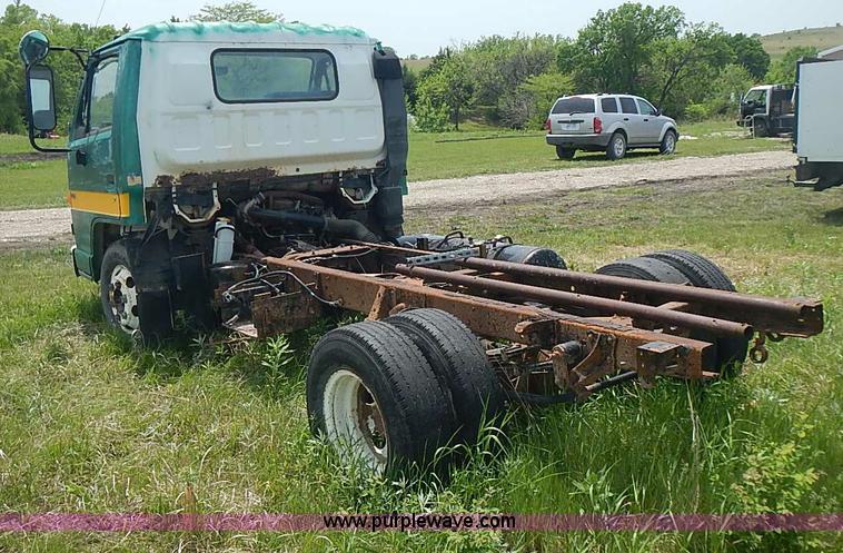 image for item J3220 1990 Isuzu NPR truck cab and chassis