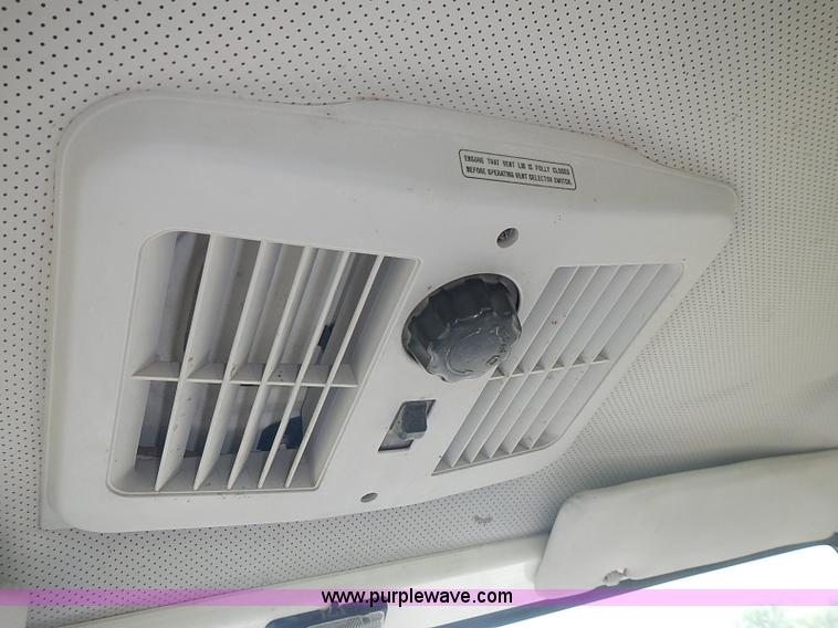 image for item J3220 1990 Isuzu NPR truck cab and chassis