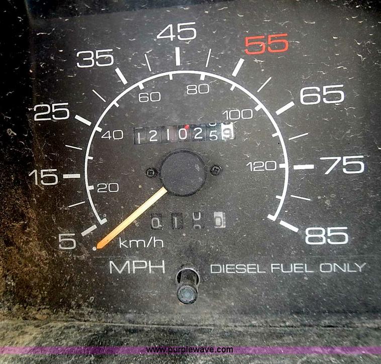 image for item J3220 1990 Isuzu NPR truck cab and chassis