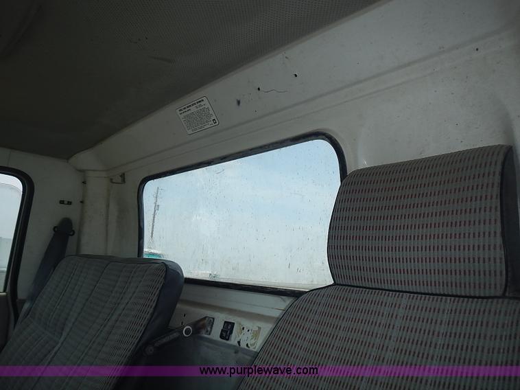 image for item J3220 1990 Isuzu NPR truck cab and chassis