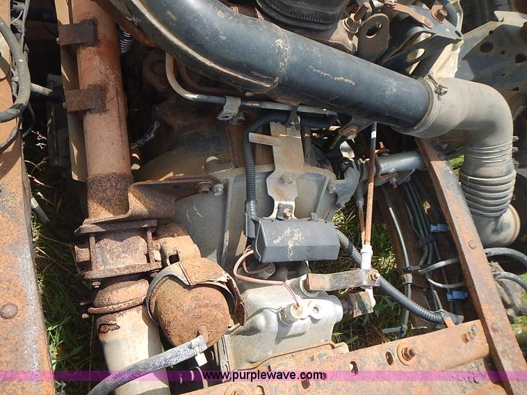 image for item J3220 1990 Isuzu NPR truck cab and chassis