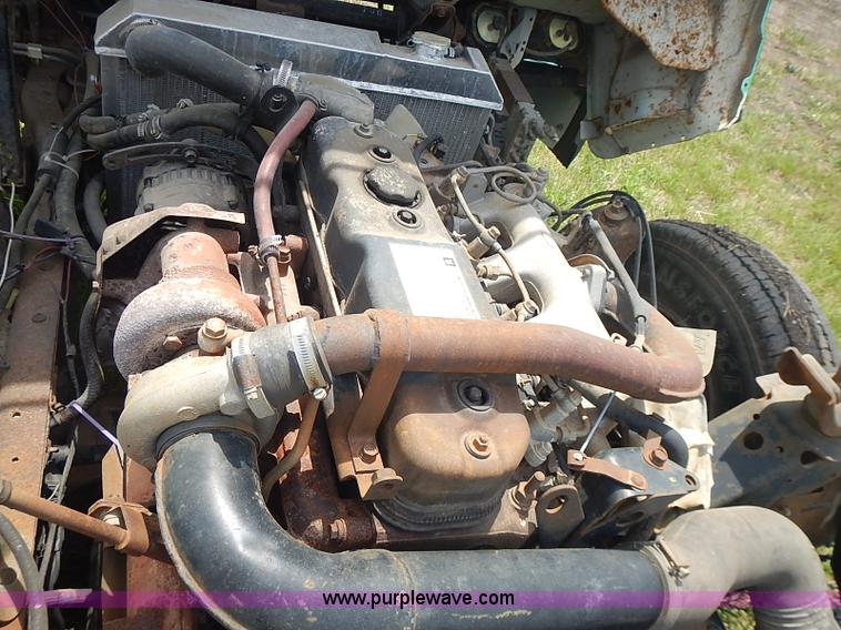 image for item J3220 1990 Isuzu NPR truck cab and chassis