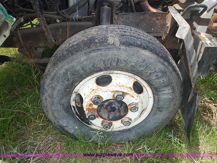 image for item J3220 1990 Isuzu NPR truck cab and chassis