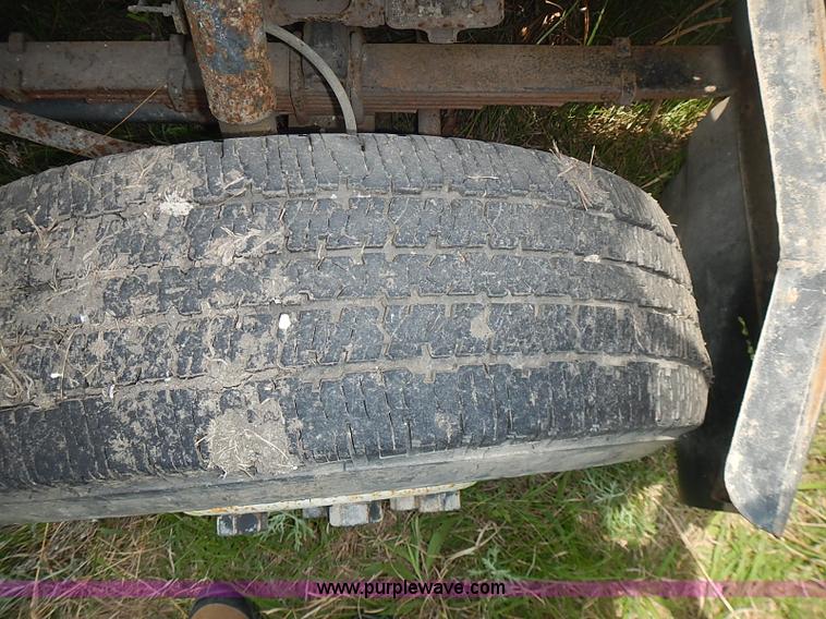 image for item J3220 1990 Isuzu NPR truck cab and chassis