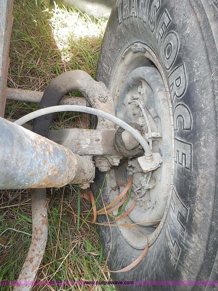 image for item J3220 1990 Isuzu NPR truck cab and chassis