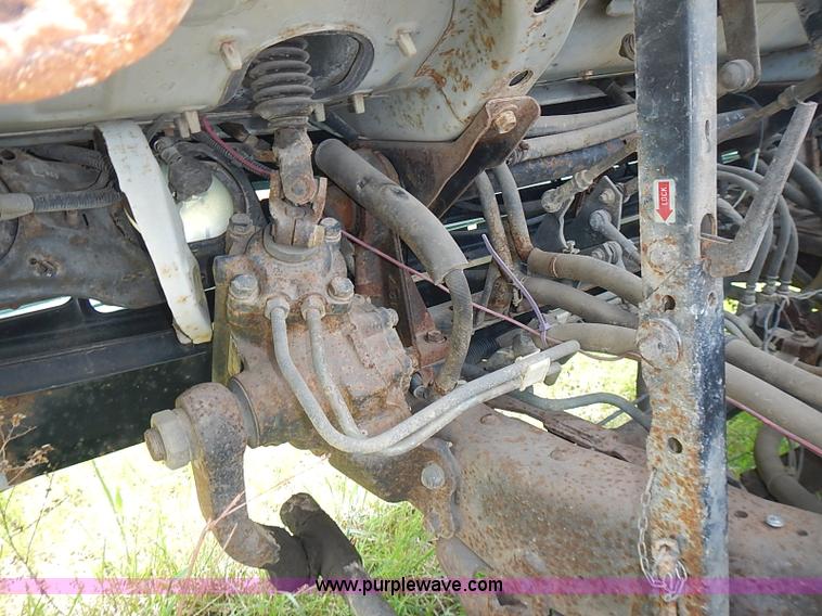 image for item J3220 1990 Isuzu NPR truck cab and chassis