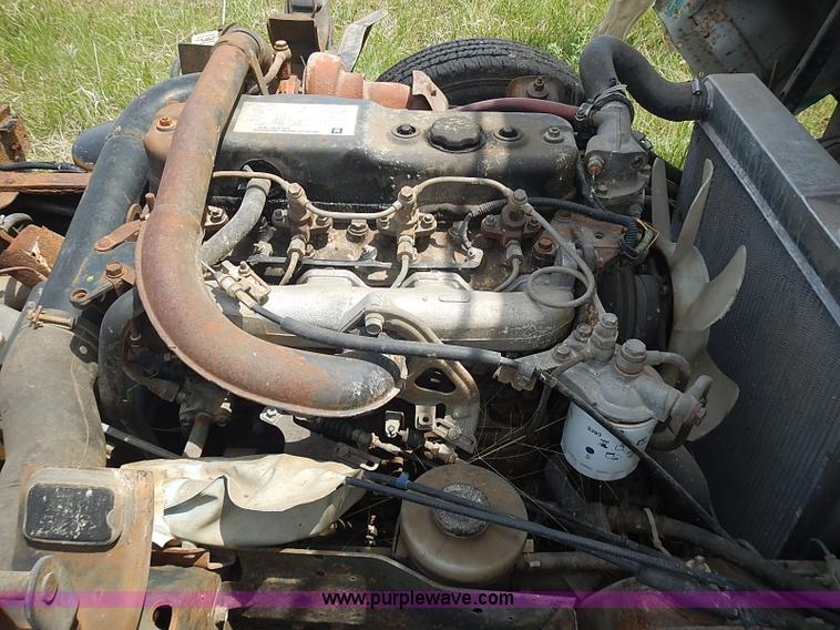 image for item J3220 1990 Isuzu NPR truck cab and chassis