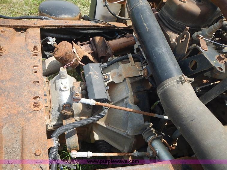 image for item J3220 1990 Isuzu NPR truck cab and chassis