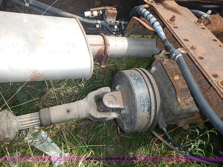 image for item J3220 1990 Isuzu NPR truck cab and chassis