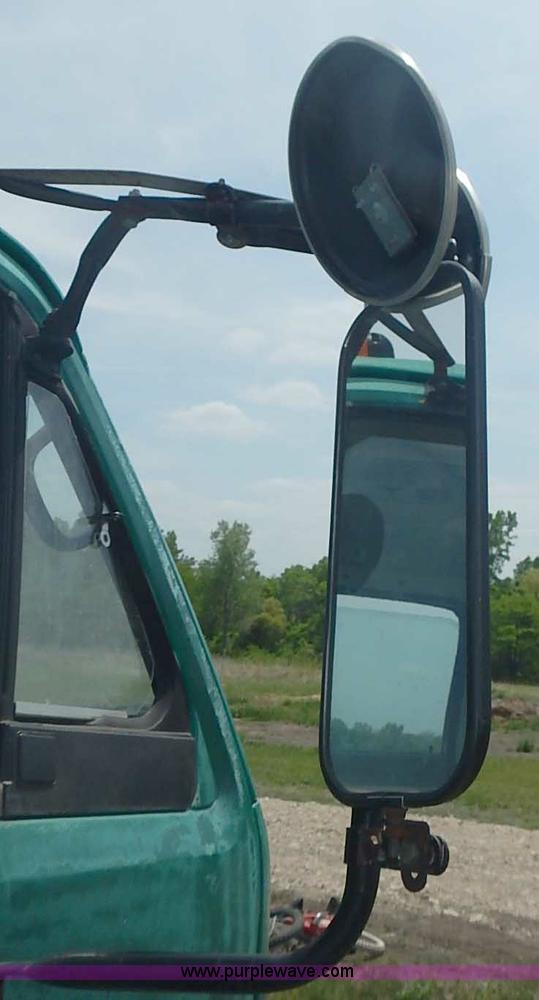 image for item J3220 1990 Isuzu NPR truck cab and chassis