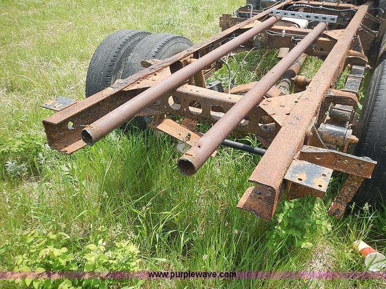 image for item J3220 1990 Isuzu NPR truck cab and chassis