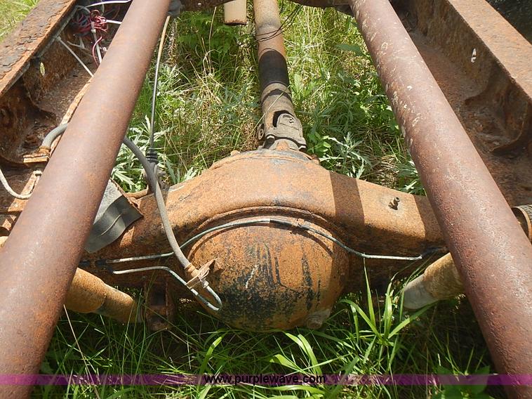 image for item J3220 1990 Isuzu NPR truck cab and chassis