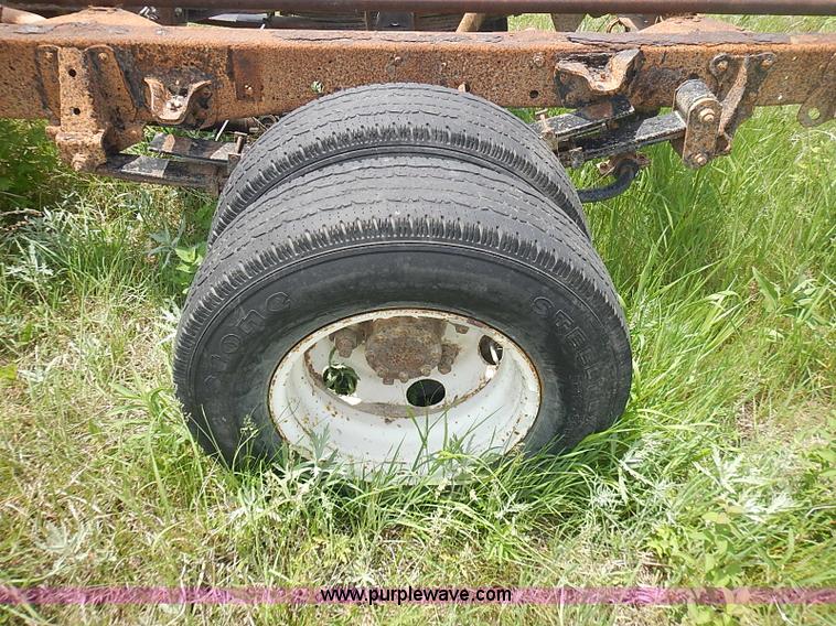 image for item J3220 1990 Isuzu NPR truck cab and chassis