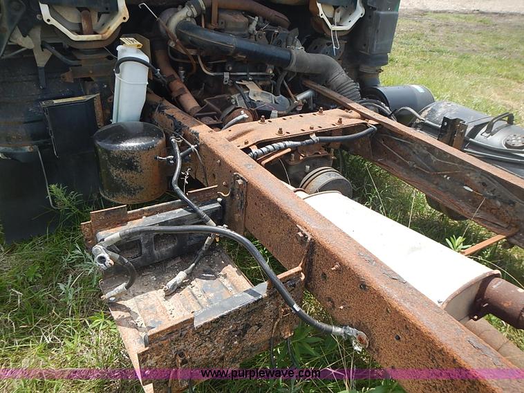 image for item J3220 1990 Isuzu NPR truck cab and chassis