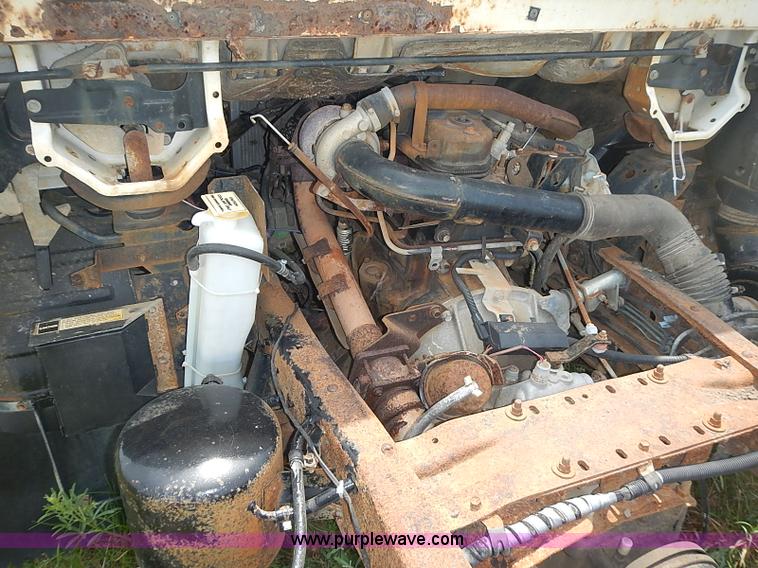 image for item J3220 1990 Isuzu NPR truck cab and chassis