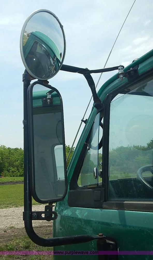 image for item J3220 1990 Isuzu NPR truck cab and chassis