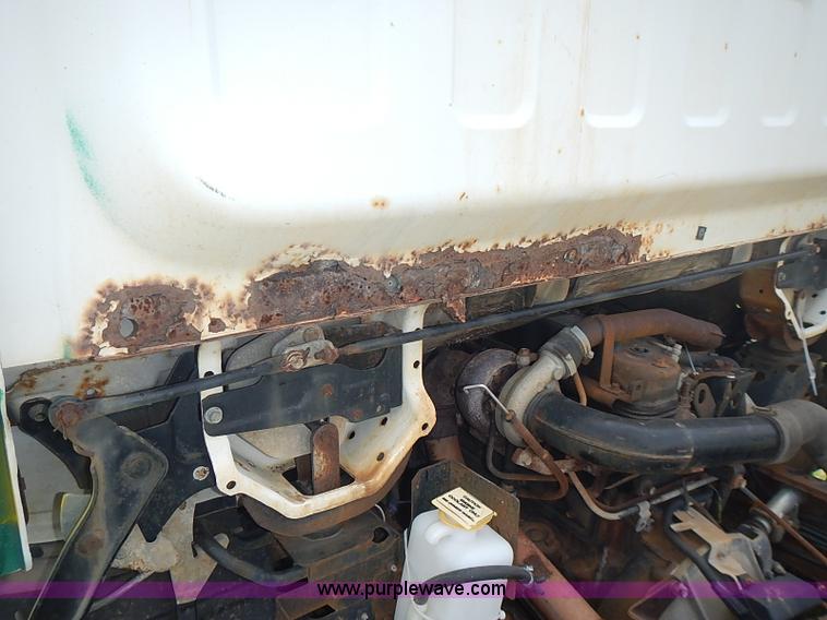 image for item J3220 1990 Isuzu NPR truck cab and chassis